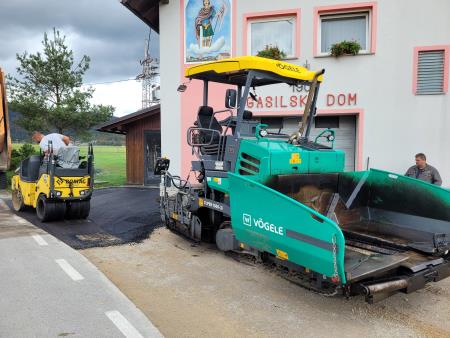 ASFALTIRANJE PRED GASILSKIM DOMOM ŽEROVNICA 01 FOTO UROŠ SKUK